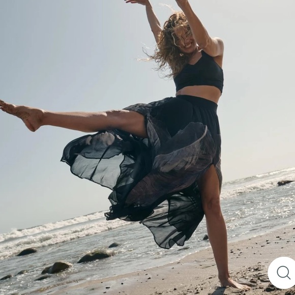 FREE PEOPLE / The Class Back to Center Skirt, Brand new, size x-small - Picture 2 of 6